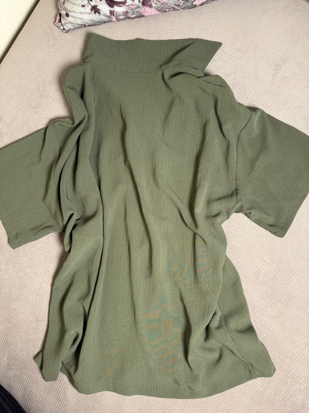 Amazon Brand (Fantaslook) Olive Green Women's Relaxed Short Set - Picture 5 of 8